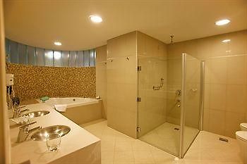 Hotel Quorum Golf, Tenis & Spa 科尔多瓦 外观 照片