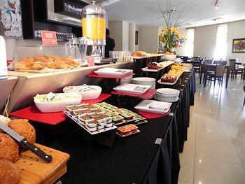 Hotel Quorum Golf, Tenis & Spa 科尔多瓦 外观 照片