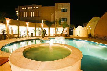 Hotel Quorum Golf, Tenis & Spa 科尔多瓦 外观 照片